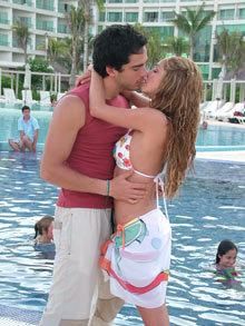 anahi & poncho sunt facuti unul pt. altul de aceea nu au noroc in alte pare ca motivul pt. care nu